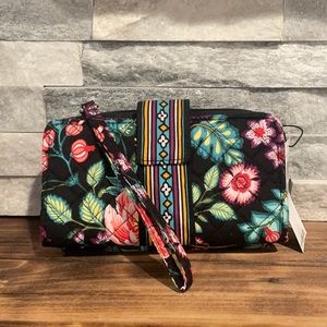 NWT VERA Bradley 🌺 Wristlet Vines Floral